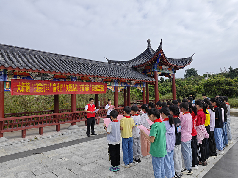共同宣讀《“護(hù)苗·綠書簽”行動(dòng)倡議書》.jpg