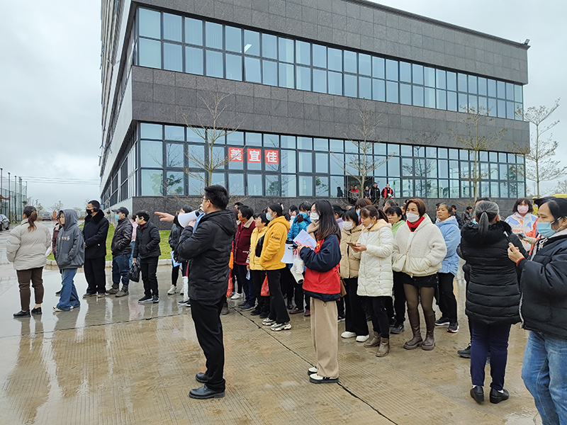 大新鎮(zhèn)組織開展“點對點”送工入企暖心服務活動 (1).jpg