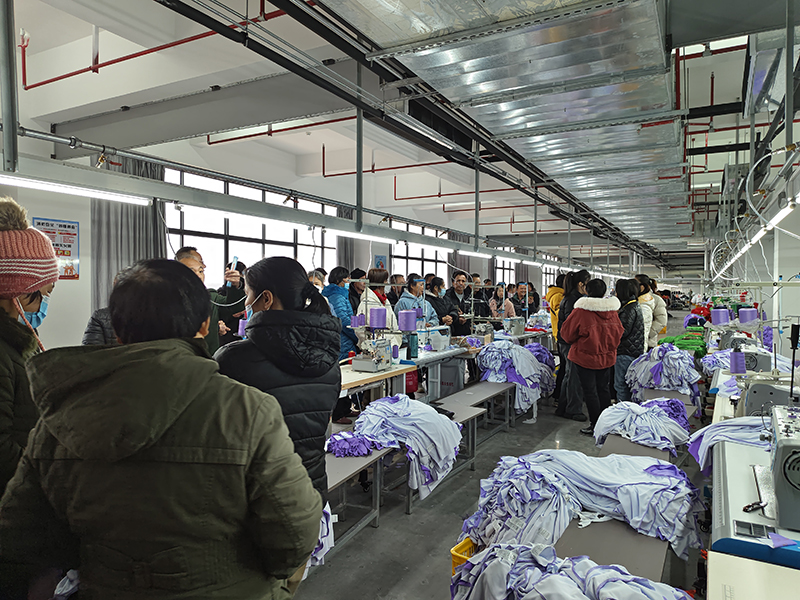 大新鎮(zhèn)組織開展“點對點”送工入企暖心服務活動 (2).jpg